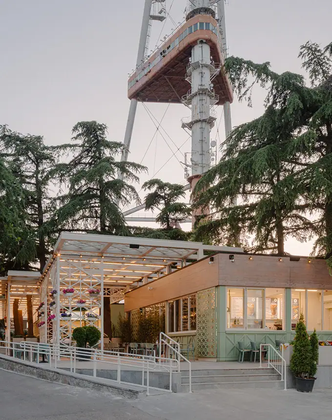 სტუდია 9-ის მიერ მთაწმინდის პარკში შექმნილი ახალი ფუდკორტი