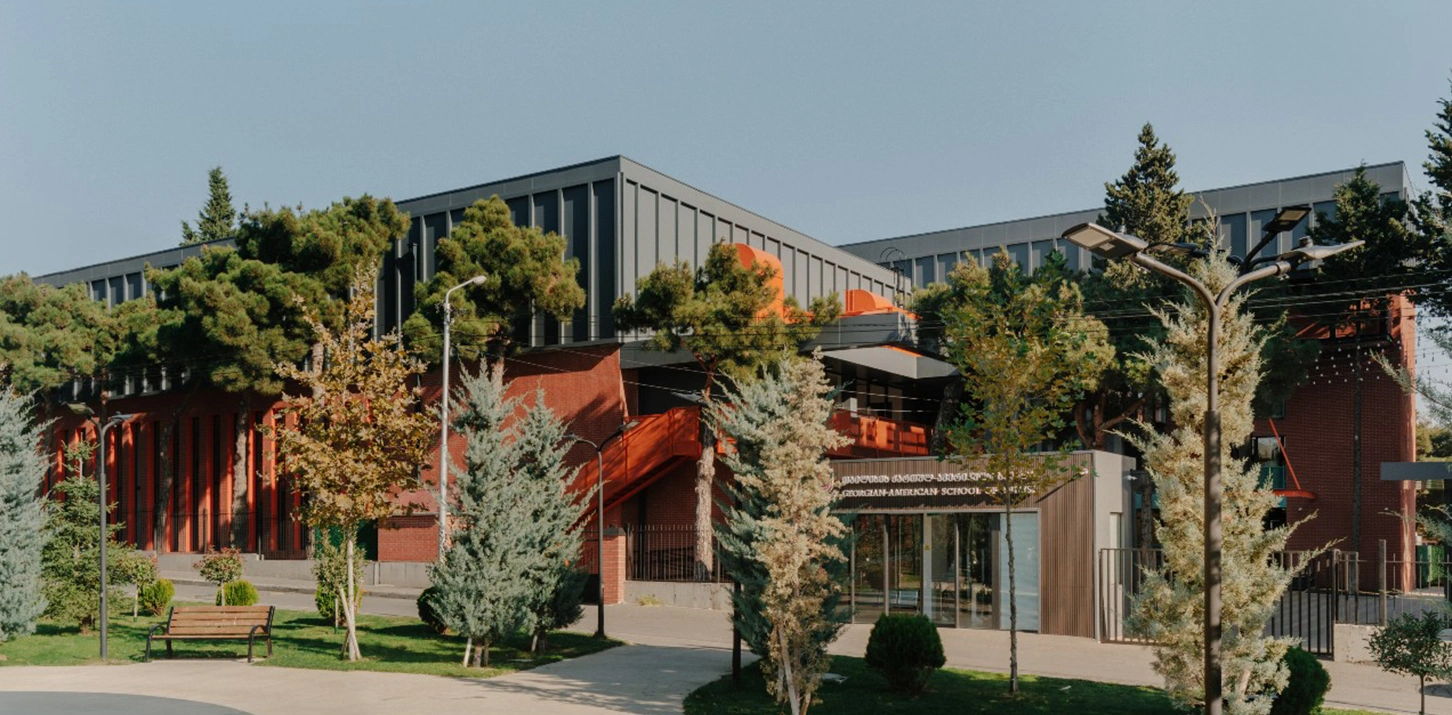 არქიტექტურული სტუდია Studio9-ს პროექტი - ქართულ-ამერიკული სკოლა